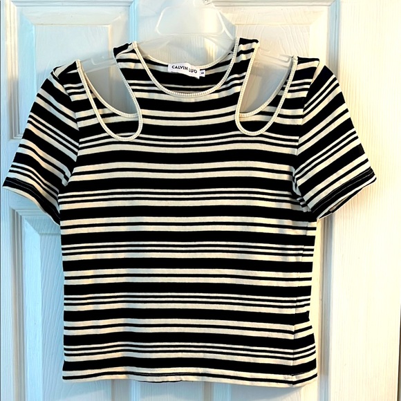 Women's Black and White Striped Top - Picture 1 of 3